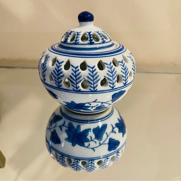 New Ceramic hand made candle holder & diffuser/lantern - Picture 4 of 7